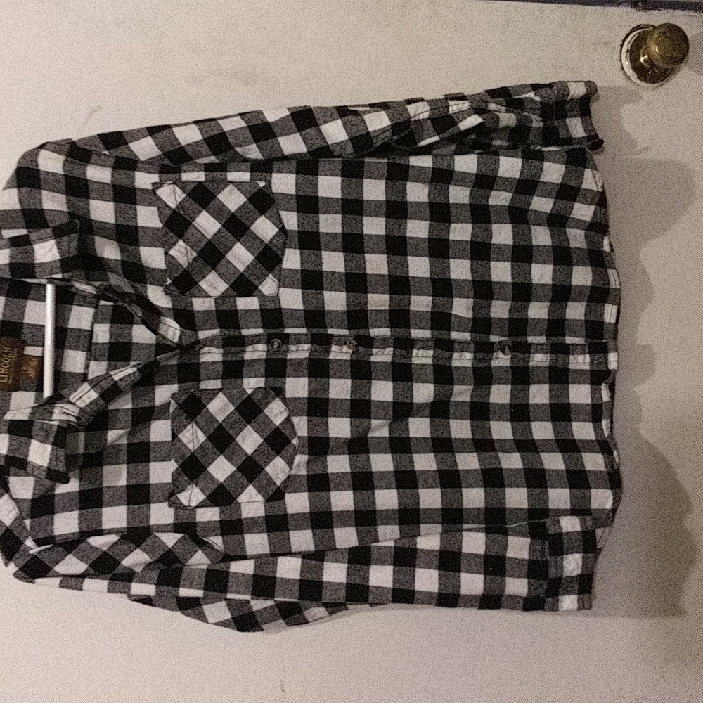 Lincoln Outfitters long sleeve black plaid flannel